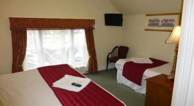 Трёхместный номер Standard The Atherstone Red Lion Hotel