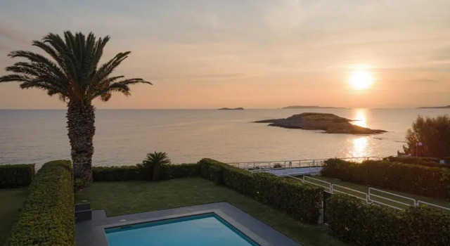 Вилла Luxurious Beachfront Villa Maira