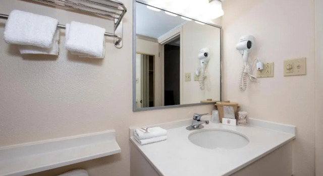 Двухместный номер Deluxe Red Roof Inn & Suites Hazleton