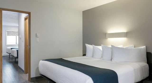 Люкс Deluxe Motel 6-Saanichton, BC - Victoria Airport