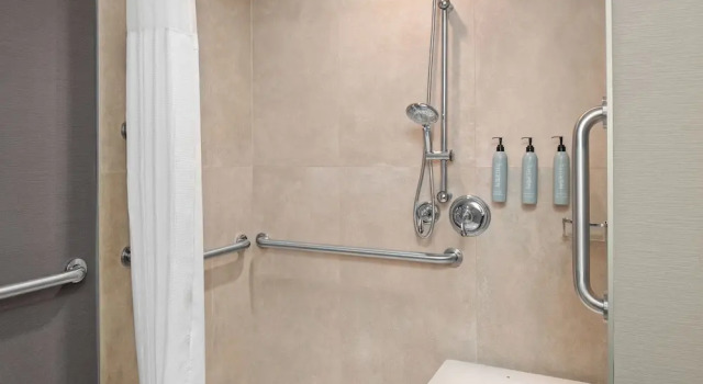 Четырёхместный номер Standard Courtyard By Marriott Woodland