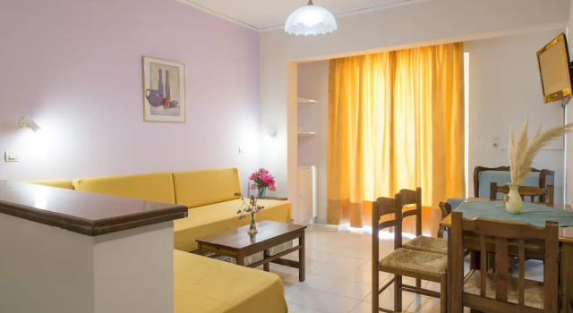 Семейные апартаменты с балконом и с видом на море Byron Apartments