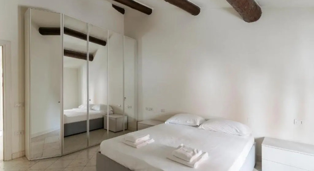 APT24 - Superb Atticus in historic centre of Desenzano, Забронировать Апартаменты/квартира Дезенцано-дель-Гарда озеро Гарда