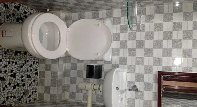 Кровать в общем номере Everest Guest House