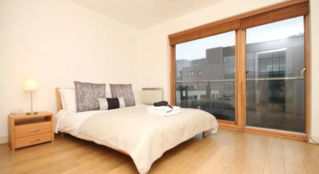 Grand Canal Quay Incredible Apt, Забронировать Отель Отели Дублина 4 звезды, рядом с Стадион для собачьих бегов Шелбурн-парк, 4*