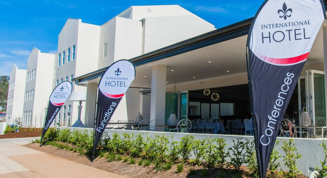 International Hotel Wagga Wagga, Забронировать Отель Отели Уогга-Уогга 4 звезды, рядом с Национальная галерея изделий из стекла, 4*