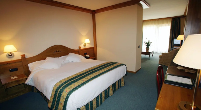Четырёхместный полулюкс Sport Hotel Village