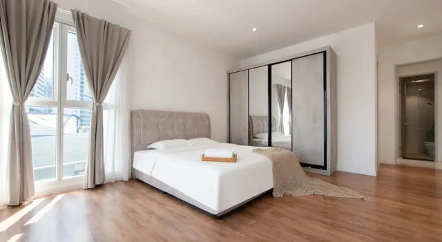 Четырёхместный люкс Luxury с 3 комнатами с балконом и с видом на город KLCC Quill Residences by Avery #Located in the City Center #10 mins walk to Twin Towers #Infinity pool#中英文房东