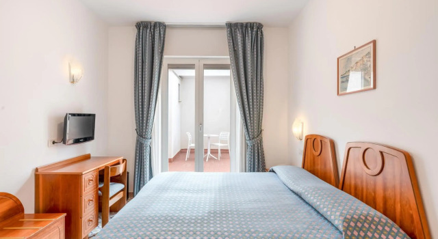 Hotel Eliseo Parks, Забронировать Отель Отели Сант-Аньелло 4 звезды, рядом с Железнодорожный вокзал Сант-Аньелло линии Circumvesuviana, 4*