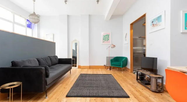 Stylish 2 Bedroom Converted Victorian Storefront