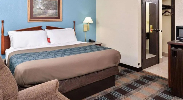 Люкс Econo Lodge Inn & Suites Shelbyville