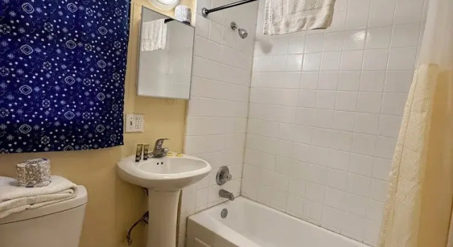 Номер Standard Mission Bell Motel