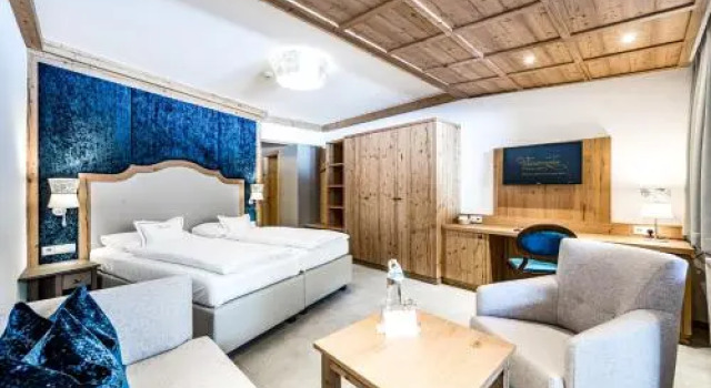 Vierjahreszeiten, Book Hotel Tux Hintertux Glacier