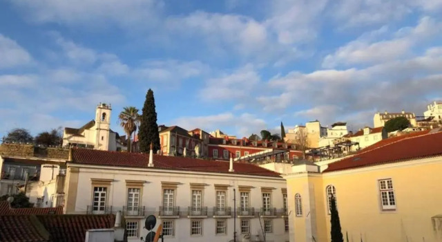 Апартаменты Superior Alfama Delight Panoramic River and Historic City Views 3 Bedrooms and 2 Bathrooms AC 18th Century Building