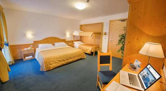 Четырёхместный номер Standard Hotel Cristallo