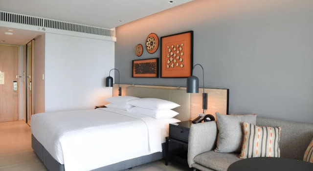 Двухместный номер с балконом Four Points by Sheraton Phuket Patong Beach Resort