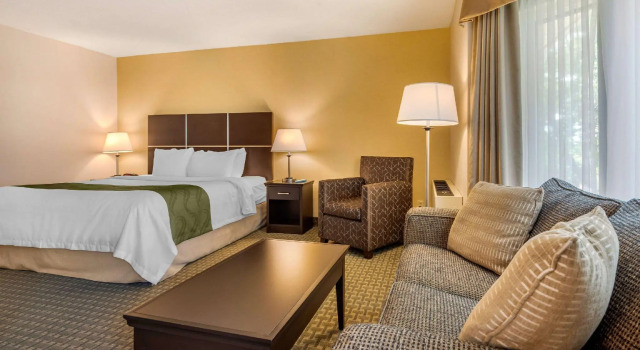 Двухместный люкс Quality Inn & Suites