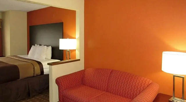 Люкс Quality Inn & Suites Benton Harbor - St Joseph