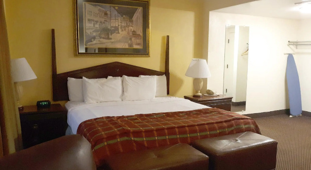 Двухместный номер Standard The Mclure Hotel & Conference Center