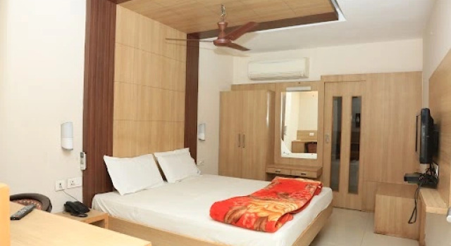 Hotel Ratnam, Rezerwuj Hotel Bhimavaram Andhra Pradesh