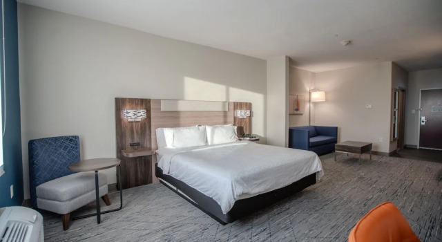 Двухместный люкс Holiday Inn Express & Suites Cleveland by IHG