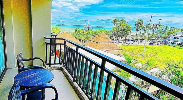 Двухместный номер Deluxe с балконом и с видом на море Royal Thai Pavilion Jomtien Hotel