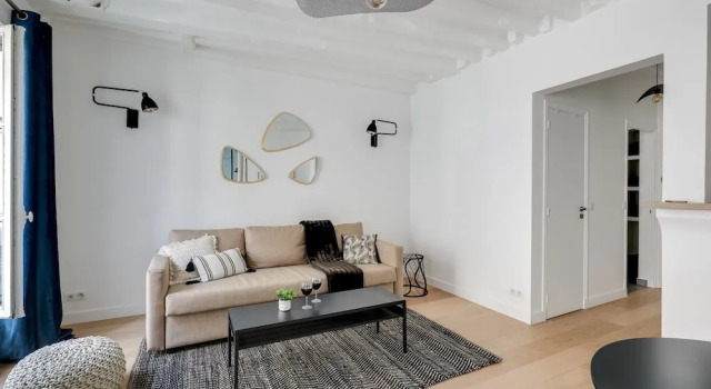 Beautiful new Apartment in a Pedestrian Street, Near Champs Elysees