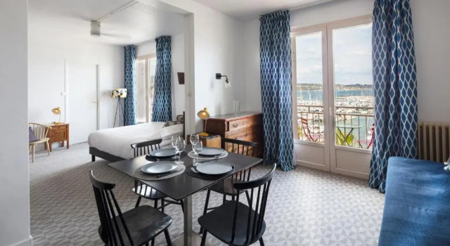 Студия с балконом и с видом на море Résidence Le Beau Rivage