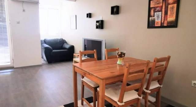 Cozy Two Bedroom Apartment 8