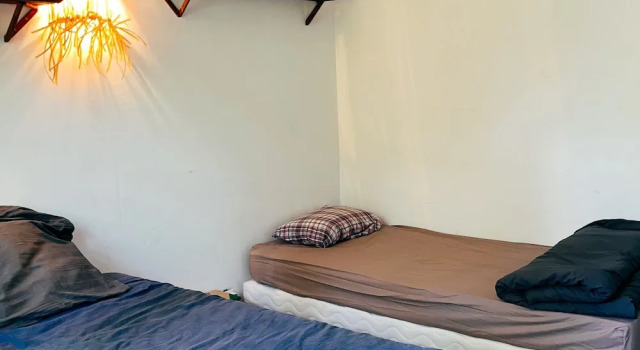 Guest House Folk Inn, Забронировать Гостевой дом Гостевые дома Вьёй-Сен-Жирон, Гостевой дом