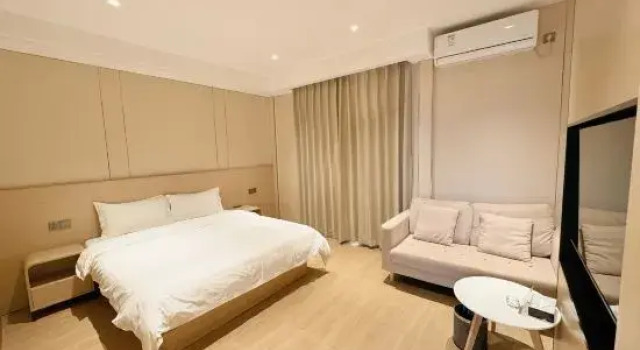 Люкс Xingyu Business Apartment (Kemulang Subway Station Branch)