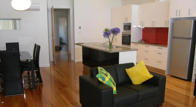 Апартаменты Luxury Penguin Waterfront Escape