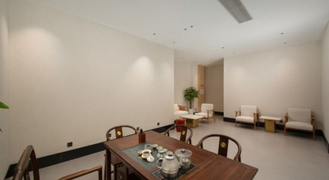 Yilong Ruiyun Hotel (Xinyang Railway Station Tianrun Square Branch), Book Hotel Xinyang Henan