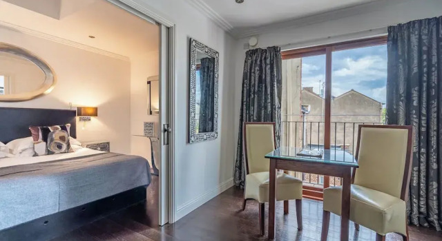 Люкс с балконом Strozzi Palace Suites by Mansley