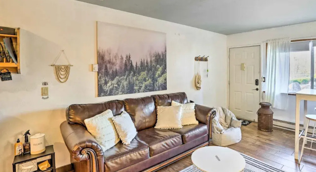 First-floor Hunter Condo < 1 Mi to Slopes!, Buchen Sie Ferienwohnung  