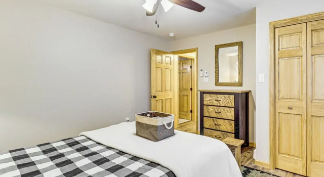 Forest Views & Hot Tub: Poconos Cozy Cabin, Book Feriehus Sommerhuse i Pennsylvania, Hytte