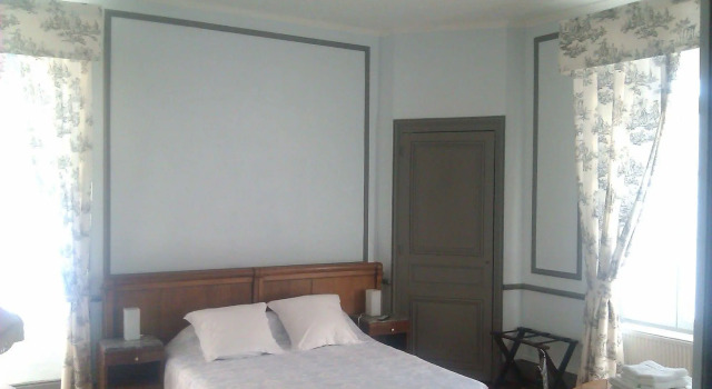 Chateau de Bonnevaux, Boek Bed and Breakfast Hotels in Isère met zwembad, Zwembad