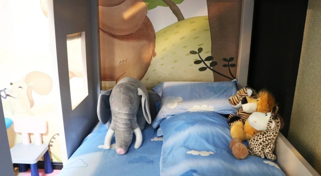 Двухместный Junior Suite Living Area Kid Theme Crowne Plaza Shanghai Xiayang Lake by IHG