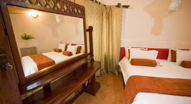 Kaazmein Lodge, Book Hotel Hotels in Livingstone with Parking, Parking