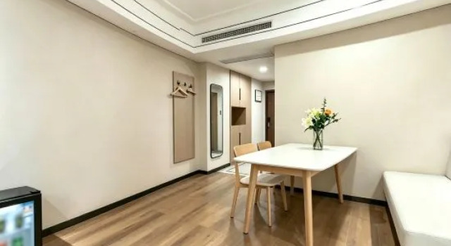 Люкс Business с 2 комнатами Meihao EZZI Hotel (Jinan Olympic Sports Center Wanxiangcheng)