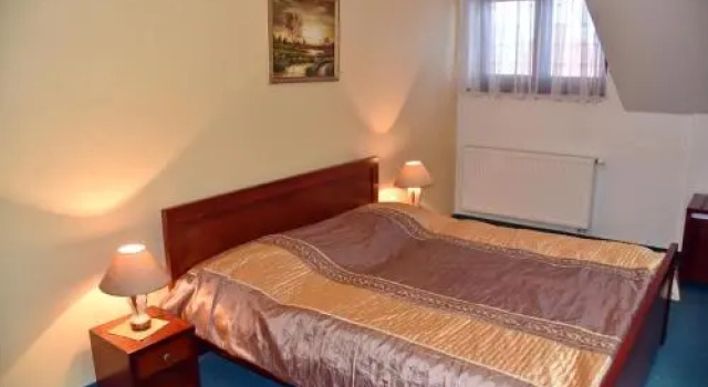Penzión Renesance ***, Rezerwuj Hotel Hotele w Košický kraj z parkingiem, Parking