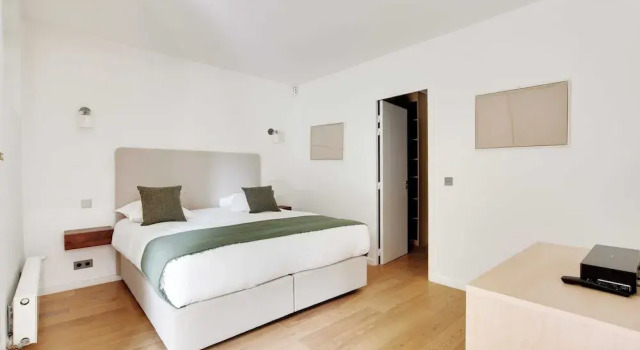 Passy / Eiffel Tower - Amazing 2BR With Garden, Забронировать Отель Отели Парижа с парковкой, рядом с Жавель – Андре Ситроен, Парковка