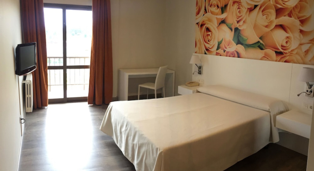 Hotel Santomé, Забронировать Отель Вильялонга 