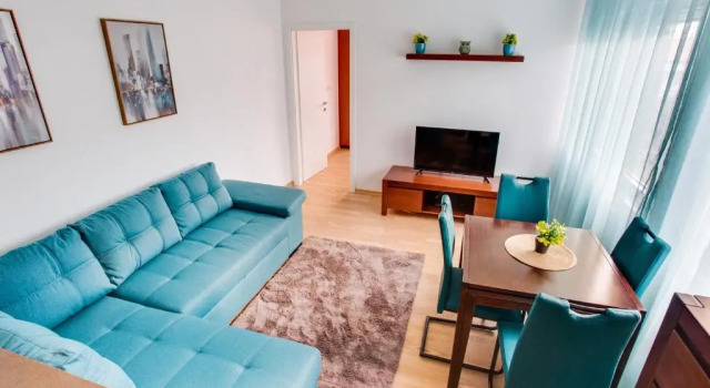 Apartments Lora 13.Jula, 15