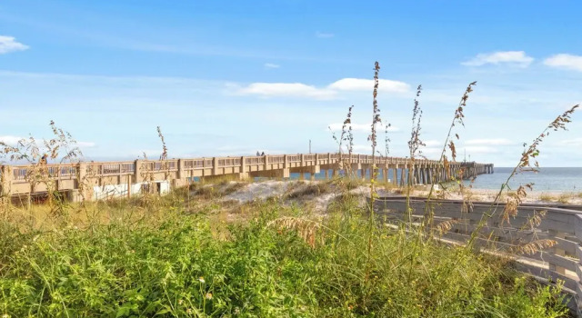 Treasure Island Unit 2011: Sunset Sands, 2 Bed/2 Bath Retreat Sleeps 8!, Book Lejlighed Hoteller i Lower Grand Lagoon med parkering, Parkering