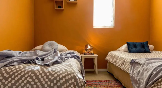 Mika, 2bdr Fitzroy pad With Secure Parking, Забронировать Отель Отели Мельбурна 3 звезды, рядом с Smith Street, 3*