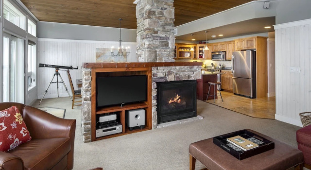 Коттедж c 1 комнатой с видом на озеро Larsmont Cottages