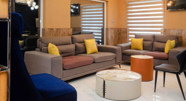 Ibizza Pit Hotel and Suites, Book Hotel Egbe 