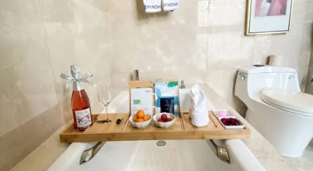 Кровать в общем номере (женский номер) с видом на реку Wyndham Grand Plaza Royale Changsheng Jiangyin