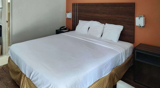 Econo Lodge Charlotte Airport